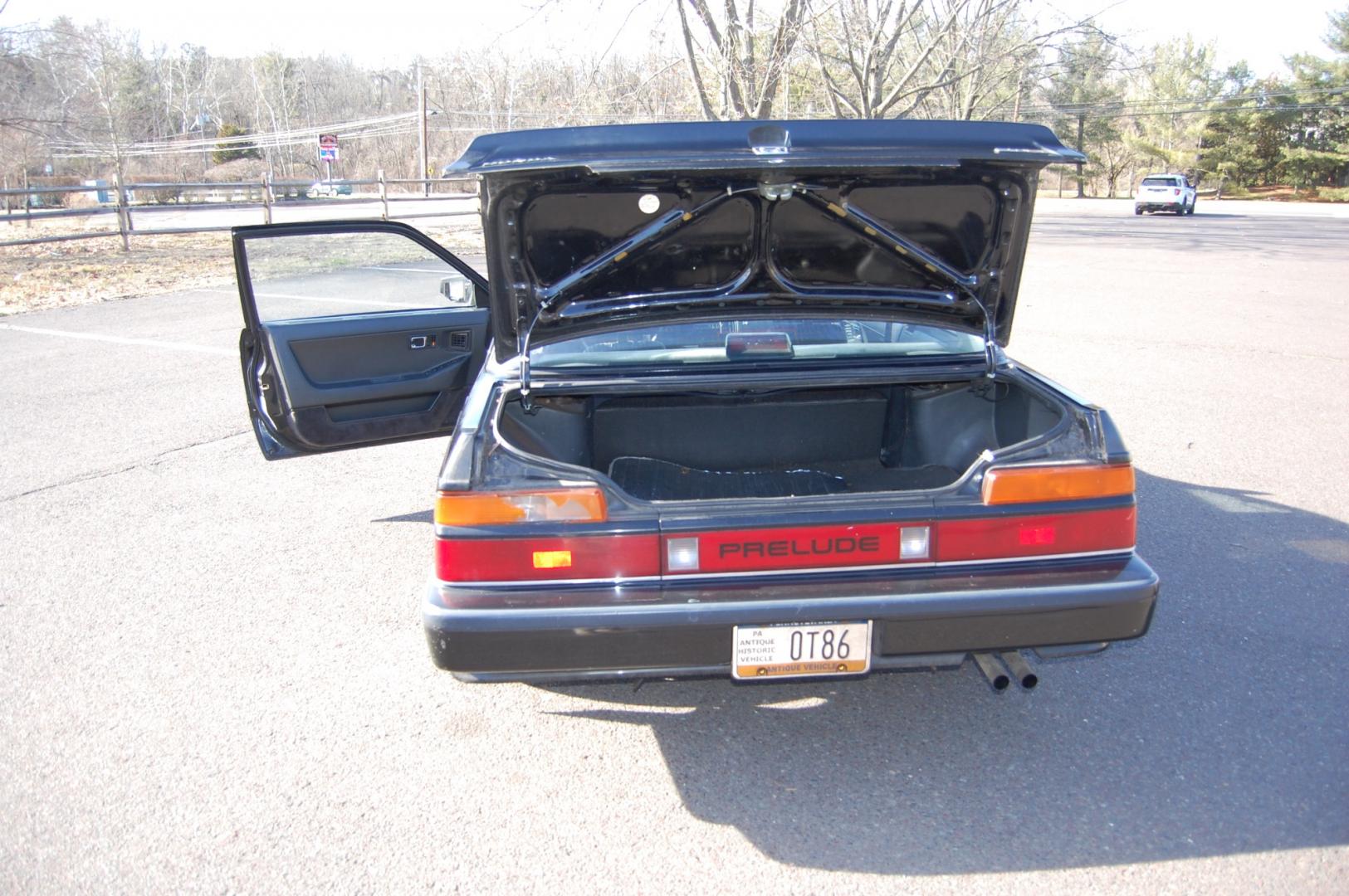 1987 Black /Gray Honda Prelude Si (JHMBA3248HC) with an 2.0L 4 cylinder engine, Automatic transmission, located at 6528 Lower York Road, New Hope, PA, 18938, (215) 862-9555, 40.358707, -74.977882 - Here we have a 1987 Honda Prelude SI with a 2.0L 4 cylinder putting power to the front wheels via an automatic transmission. Options include: gray cloth, power windows/locks/mirrors, AM/FM/TAPE radio, heat/AC, cruise control, tilt steering wheel, 13 inch alloy wheels, pop up headlights and a moon ro - Photo#7